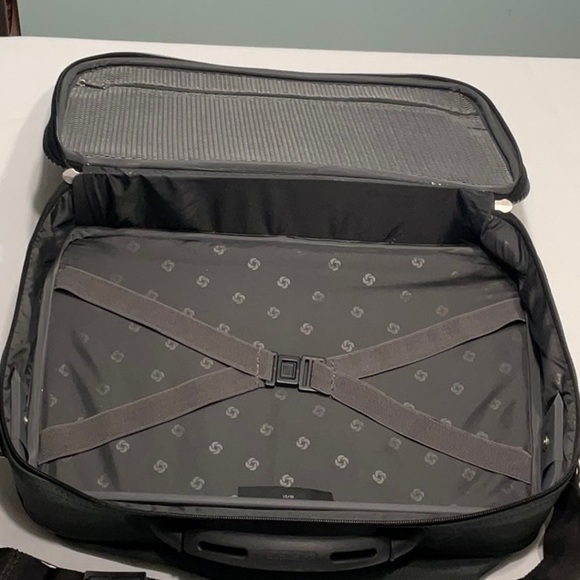 Samsonite Hunter Green Carry On Bag with Crossbody Strap - Picture 2 of 7